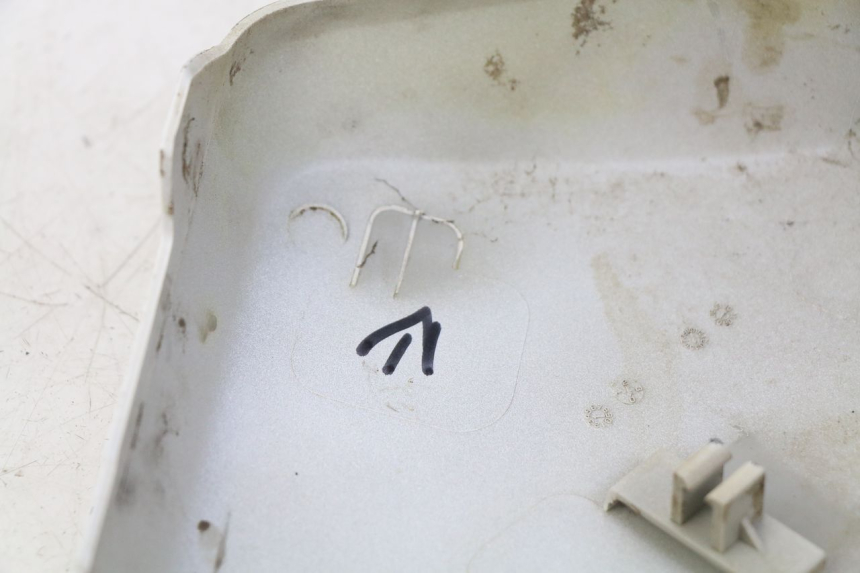 photo de PRAWY TYLNY BOK YAMAHA BW'S BWS 125 (2010 - 2013) - Szczegół części