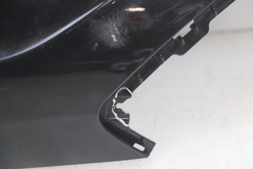 photo de PRAWY TYLNY BOK PEUGEOT CITYSTAR 125 (2011 - 2017) - Szczegóły charakterystyczne