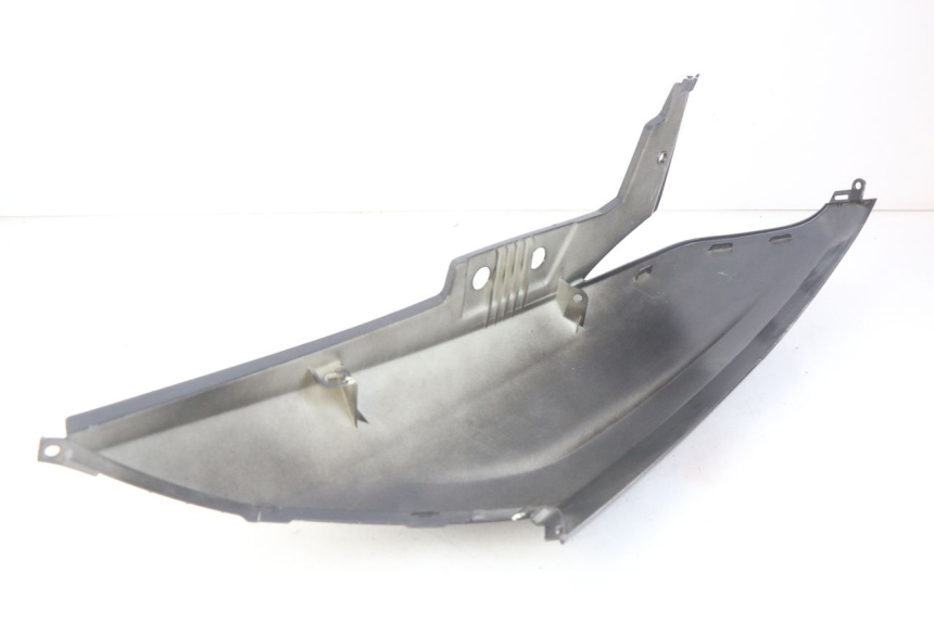 photo de PRAWY TYLNY BOK PEUGEOT CITYSTAR 125 (2011 - 2017) - Punkty mocowania