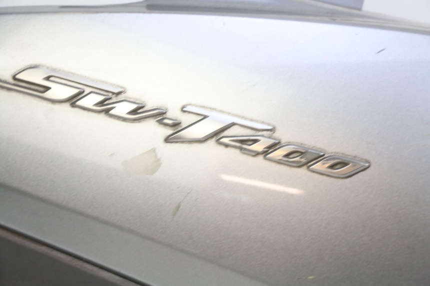 photo de PRAWY TYLNY BOK HONDA FJS SILVERWING SILVER WING 400 (2009 - 2016) - Widok z bliska