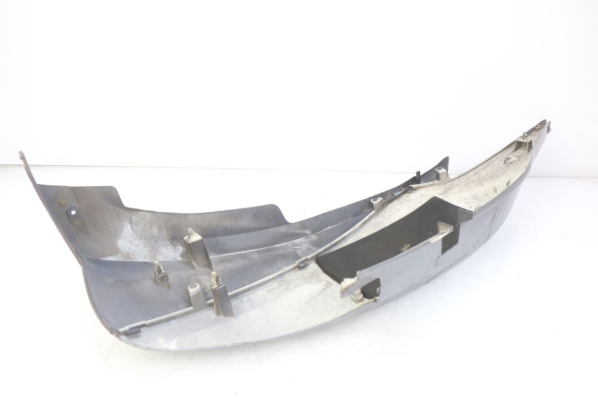 photo de PRAWY TYLNY BOK HONDA FJS SILVERWING SILVER WING 400 (2009 - 2016) - Zoom stanu zużycia