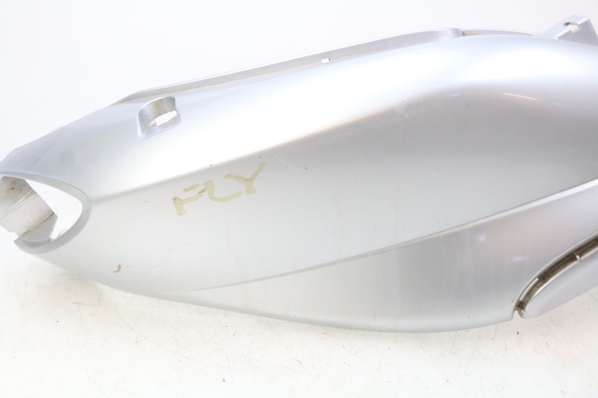 photo de PRAWY TYLNY BOK PIAGGIO FLY 100 (2006 - 2010) - Szczegół części