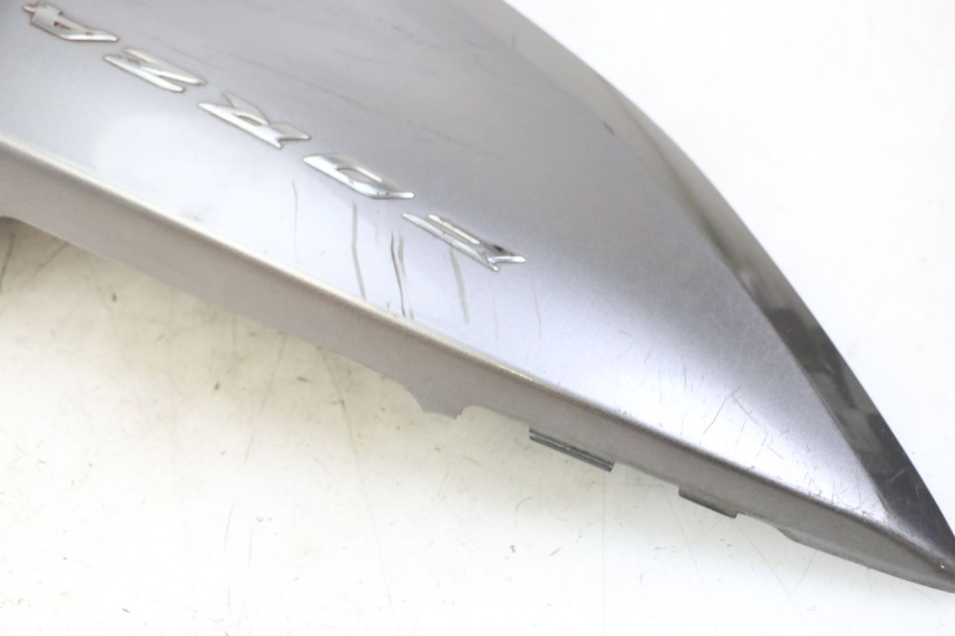 photo de PRAWY TYLNY BOK HONDA FORZA ABS 300 (2013 - 2017) - Szczegóły charakterystyczne