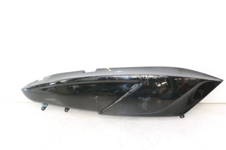 photo de PRAWY TYLNY BOK GILERA GP 800 (2007 - 2013) - Widok główny