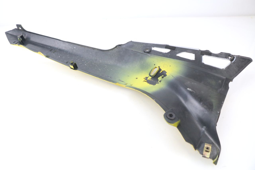 photo de PRAWY TYLNY BOK SUZUKI GSXF GSX F 600 (1988 - 1997) - Widok ogólny