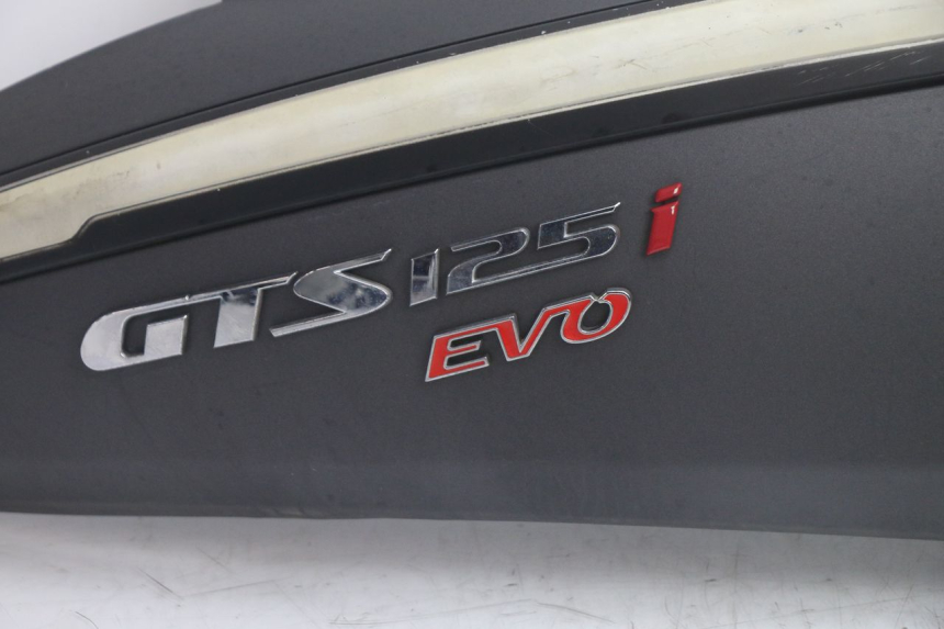 photo de PRAWA TYLNA STRONA SYM GTS EVO 125 (2009 - 2013) - Zoom stanu zużycia