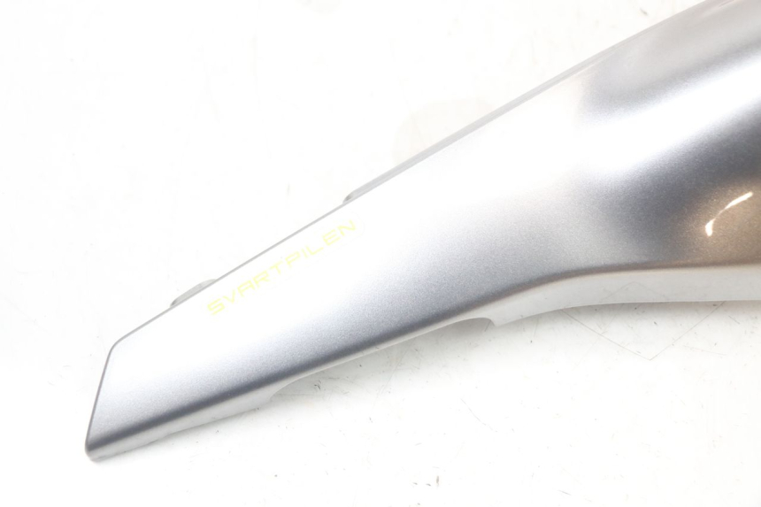 photo de PRAWY TYLNY BOK HUSQVARNA SVARTPILEN 401 (2018 - 2023) - Szczegół części