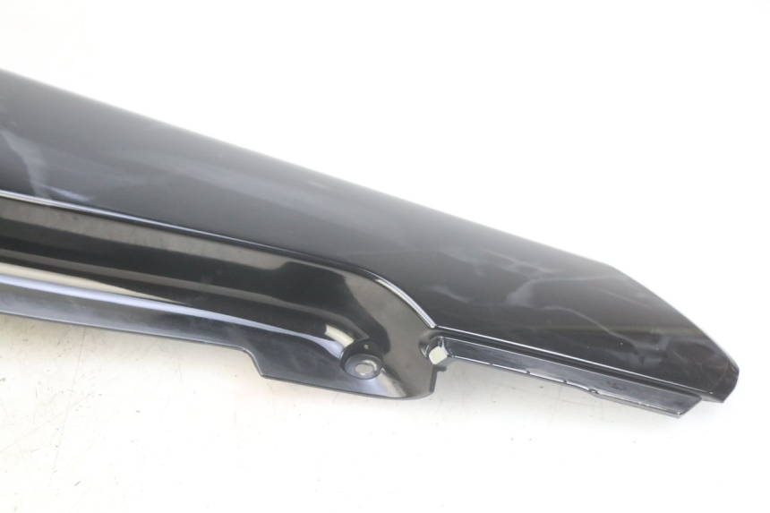 photo de PRAWY TYLNY BOK YAMAHA HW XENTER 125 (2011 - 2017) - Szczegóły charakterystyczne