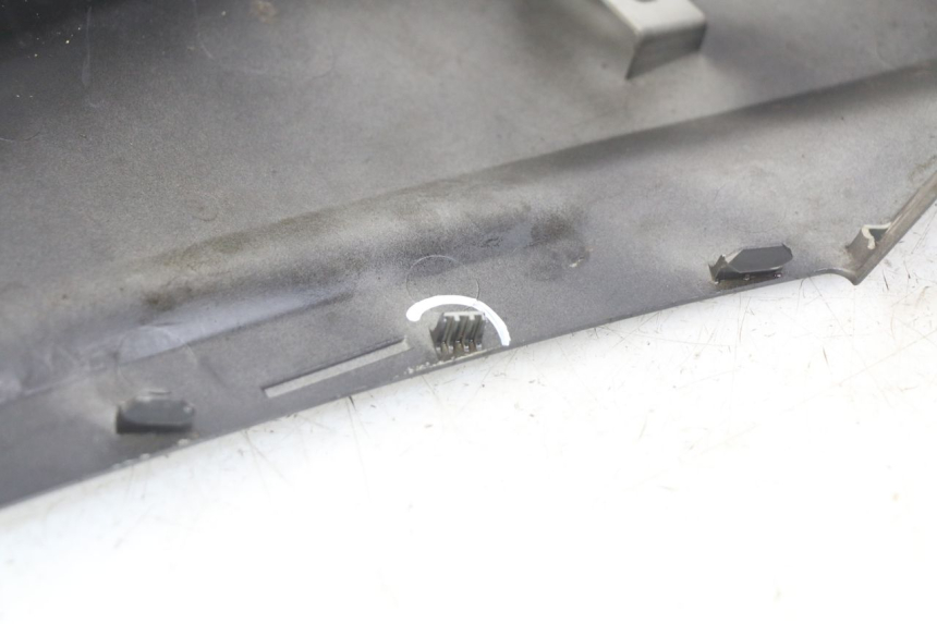 photo de PRAWY TYLNY BOK YAMAHA HW XENTER 125 (2011 - 2017) - Zoom stanu zużycia