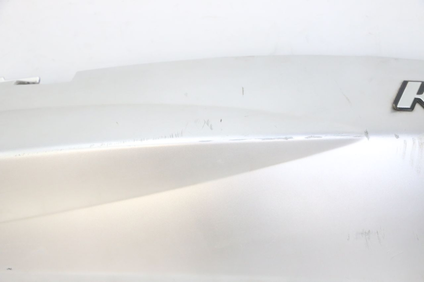 photo de PRAWY TYLNY BOK PEUGEOT KISBEE 2T 50 (2018 - 2022) - Szczegóły charakterystyczne