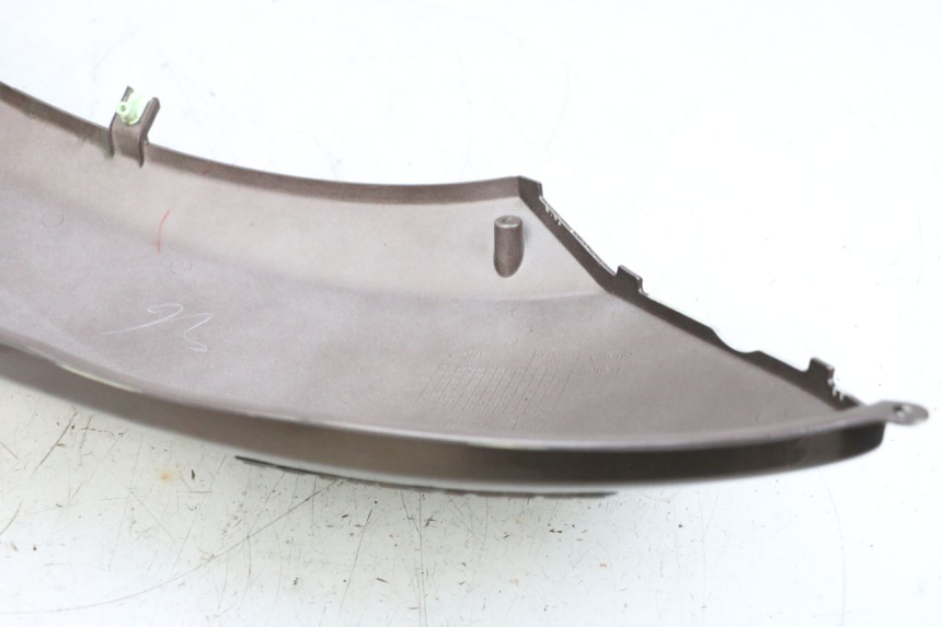 photo de PRAWY TYLNY BOK PEUGEOT KISBEE 2T 50 (2010 - 2017) - Zbliżenie komponentów