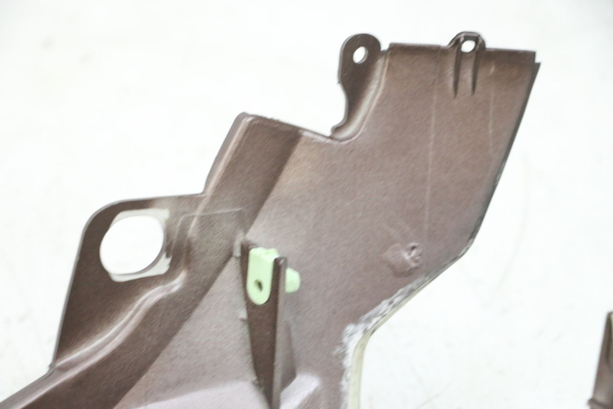 photo de PRAWY TYLNY BOK PEUGEOT KISBEE 2T 50 (2010 - 2017) - Oznaczenia i referencje