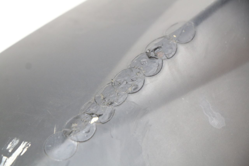 photo de PRAWY TYLNY BOK PEUGEOT KISBEE 4T 50 (2010 - 2017) - Punkty mocowania