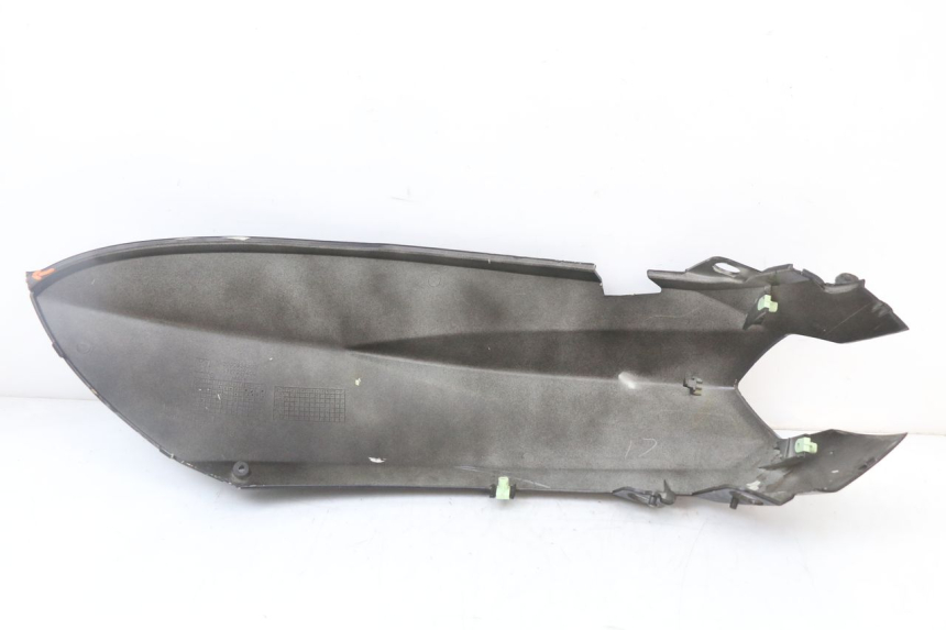 photo de PRAWY TYLNY BOK PEUGEOT KISBEE 4T 50 (2018 - 2022) - Zbliżenie techniczne