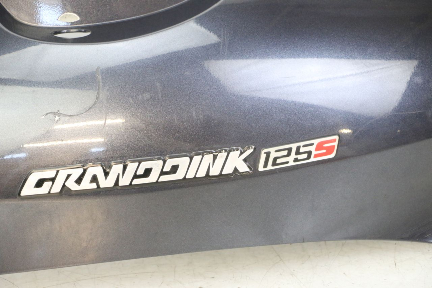 photo de PRAWY TYLNY BOK KYMCO GRAND DINK 125 (2008 - 2014) - Szczegóły charakterystyczne