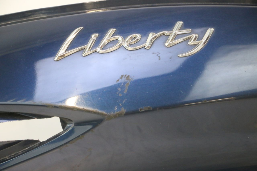 photo de PRAWY TYLNY BOK PIAGGIO LIBERTY IGET 4T 50 (2015 - 2020) - Zbliżenie komponentów