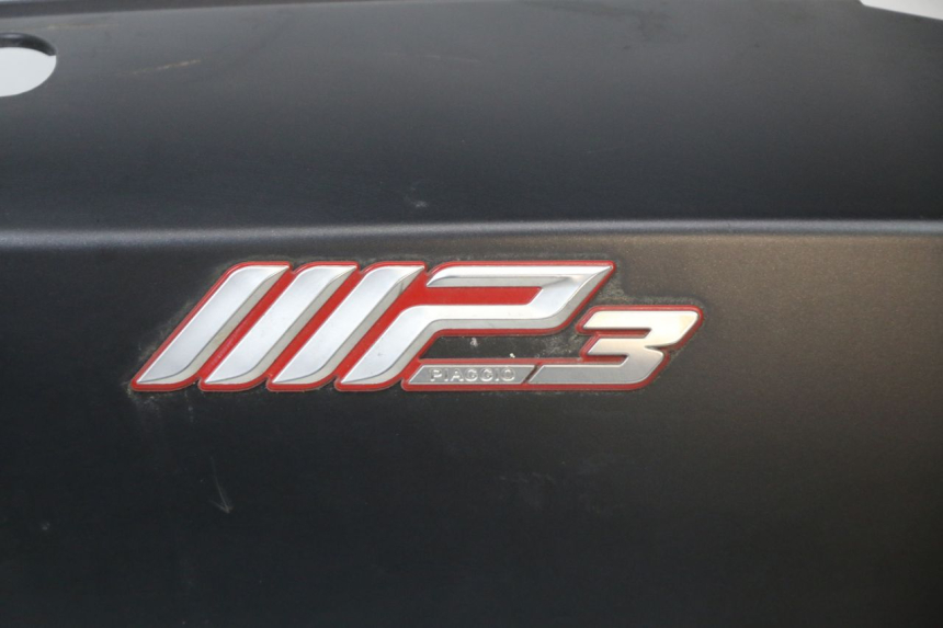 photo de PRAWY TYLNY BOK PIAGGIO MP3 HPE 350 (2018 - 2020) - Inny kąt widzenia