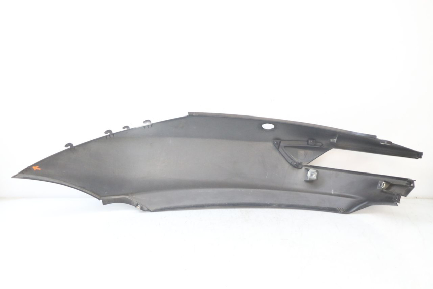 photo de PRAWY TYLNY BOK PIAGGIO MP3 HPE 350 (2018 - 2020) - Punkty mocowania