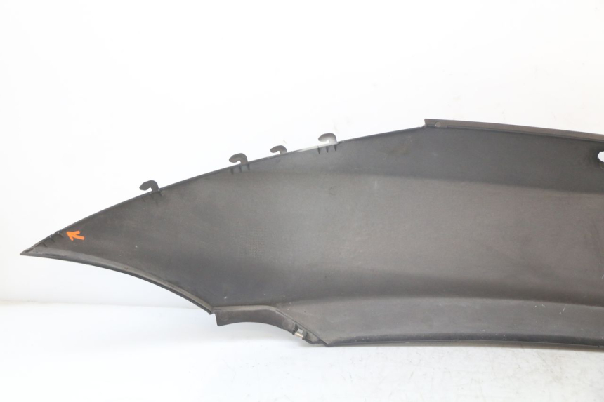 photo de PRAWY TYLNY BOK PIAGGIO MP3 HPE 350 (2018 - 2020) - Stan powierzchni