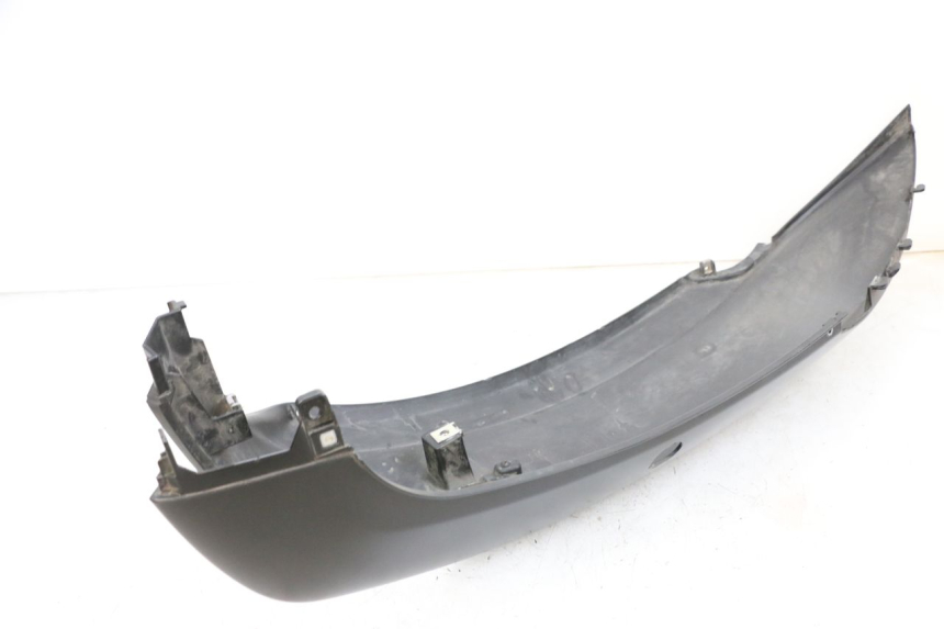 photo de PRAWY TYLNY BOK PIAGGIO MP3 HPE 350 (2018 - 2020) - Szczegół części