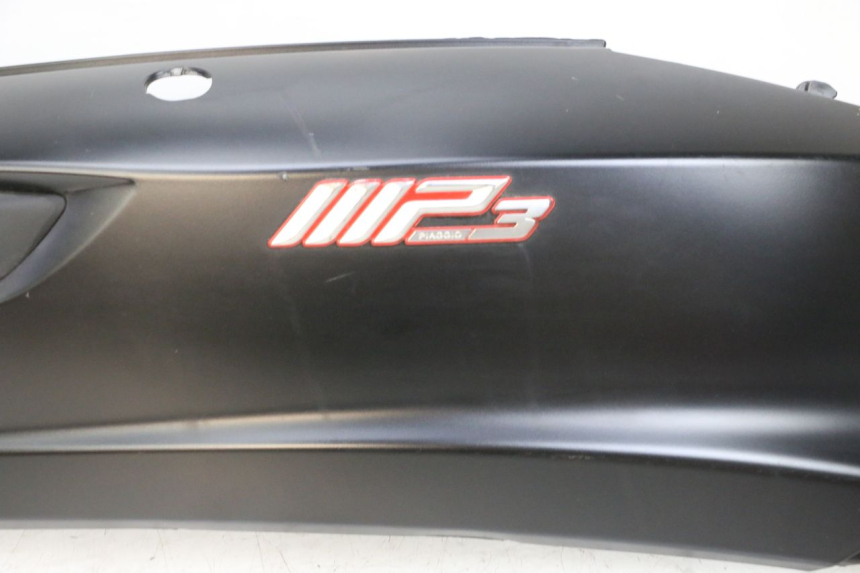 photo de PRAWY TYLNY BOK PIAGGIO MP3 HPE 350 (2018 - 2020) - Widok z bliska