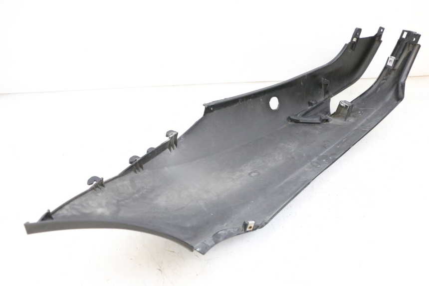 photo de PRAWY TYLNY BOK PIAGGIO MP3 HPE 350 (2018 - 2020) - Inny kąt widzenia