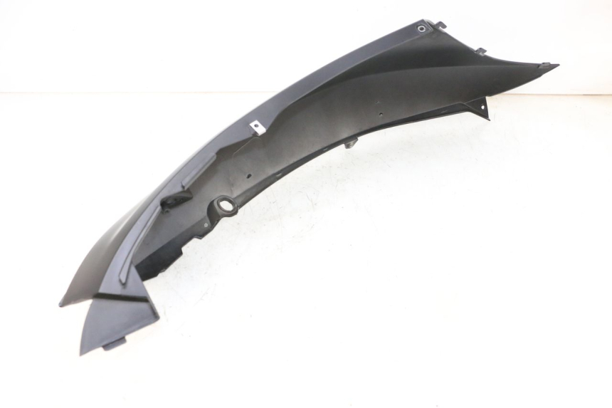 photo de PRAWY TYLNY BOK PIAGGIO MP3 HPE 300 (2019 - 2026) - Szczegół części