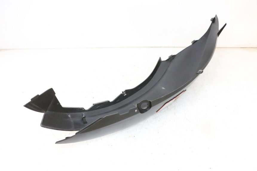 photo de PRAWY TYLNY BOK PIAGGIO MP3 HPE 300 (2019 - 2026) - Zbliżenie techniczne