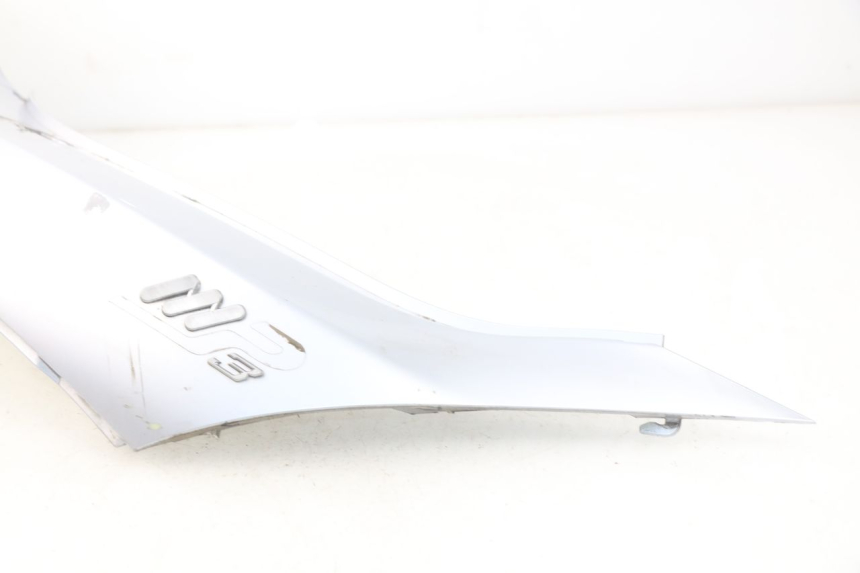 photo de PRAWY TYLNY BOK PIAGGIO MP3 125 (2006 - 2014) - Szczegół części