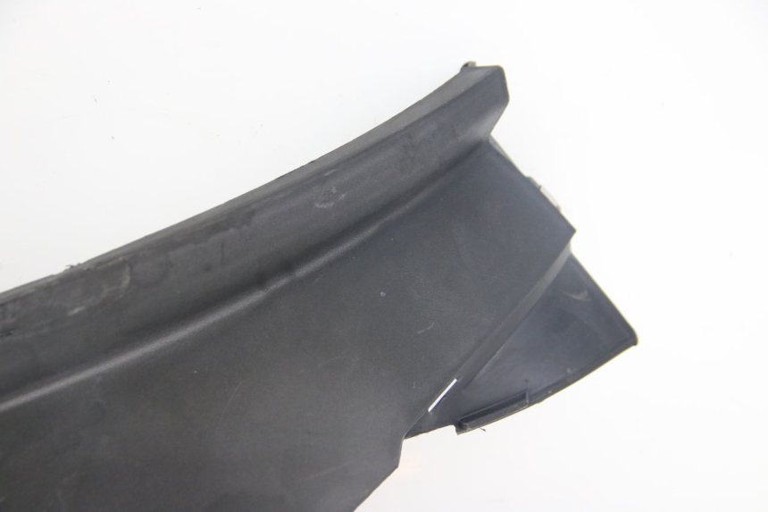 photo de PRAWY TYLNY BOK PIAGGIO MP3 125 (2006 - 2014) - Szczegół części