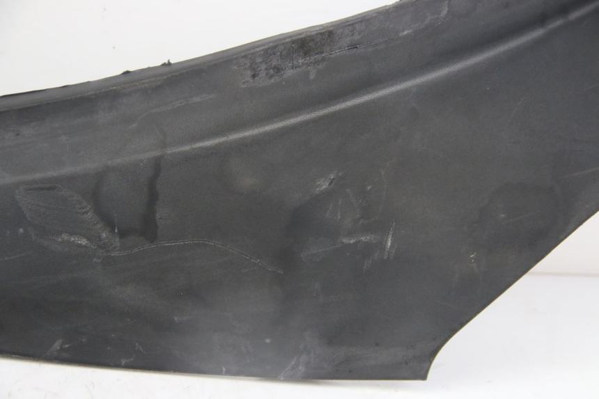 photo de PRAWY TYLNY BOK PIAGGIO MP3 125 (2006 - 2014) - Zoom stanu zużycia