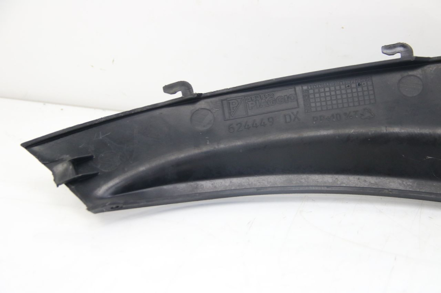 photo de PRAWY TYLNY BOK PIAGGIO MP3 125 (2006 - 2014) - Oznaczenia i referencje