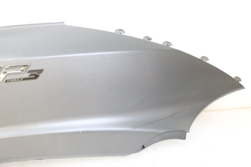 photo de PRAWY TYLNY BOK PIAGGIO MP3 500 (2014 - 2017) - Zbliżenie komponentów