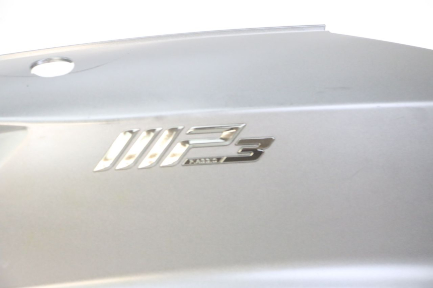 photo de PRAWY TYLNY BOK PIAGGIO MP3 500 (2014 - 2017) - Widok z bliska