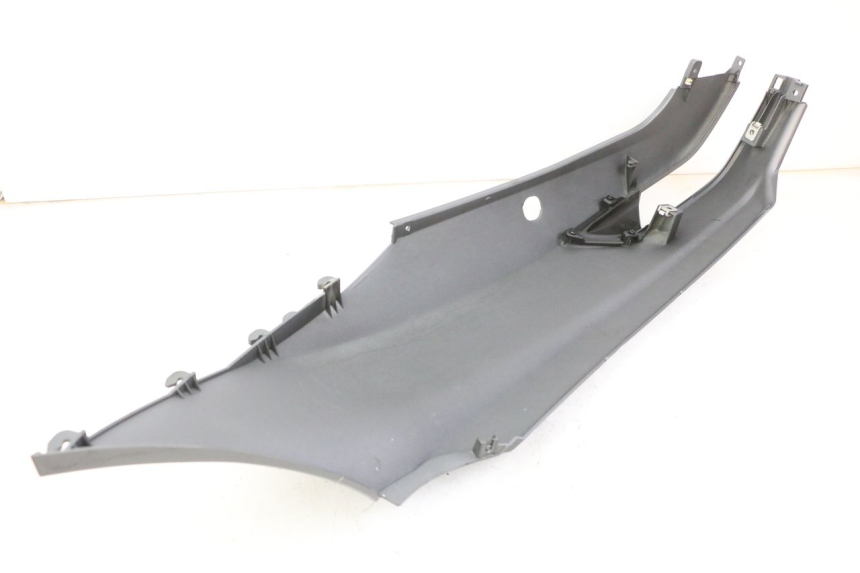 photo de PRAWY TYLNY BOK PIAGGIO MP3 500 (2014 - 2017) - Widok ogólny