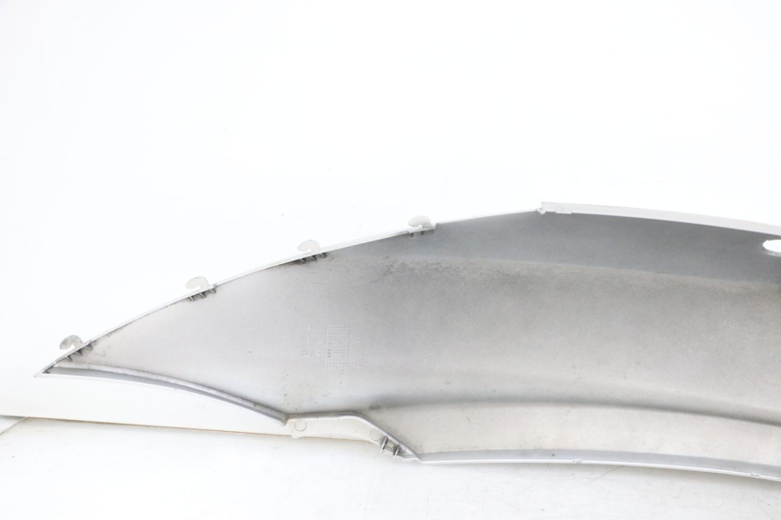 photo de PRAWY TYLNY BOK PIAGGIO MP3 500 (2014 - 2017) - Szczegół części