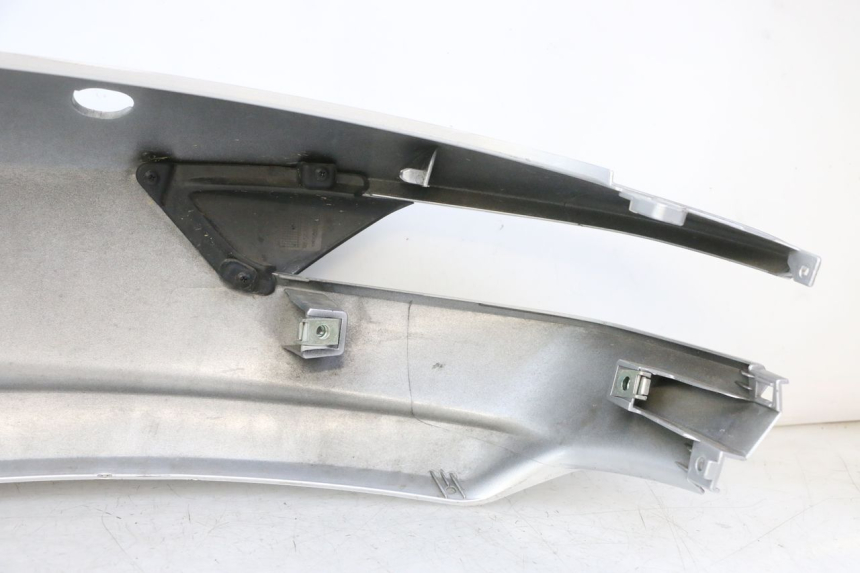 photo de PRAWY TYLNY BOK PIAGGIO MP3 500 (2014 - 2017) - Zoom stanu zużycia