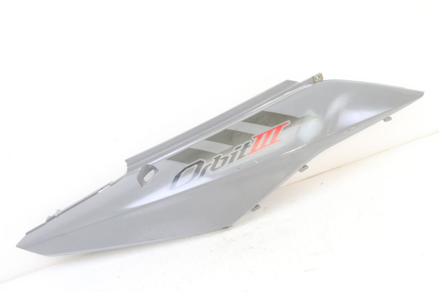 photo de PRAWY TYLNY BOK SYM ORBIT III 3 4T 50 (2021 - 2025) - Widok główny