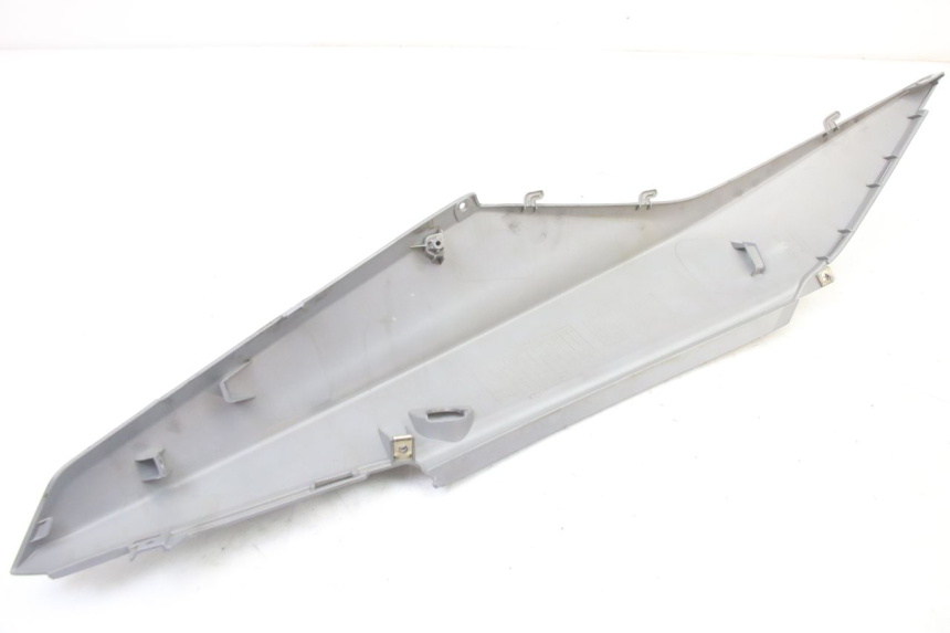 photo de PRAWY TYLNY BOK SYM ORBIT III 3 4T 50 (2021 - 2025) - Punkty mocowania