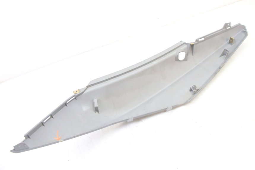 photo de PRAWY TYLNY BOK SYM ORBIT III 3 4T 50 (2021 - 2025) - Stan powierzchni