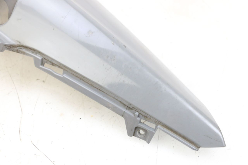 photo de PRAWY TYLNY BOK SYM ORBIT III 3 4T 50 (2021 - 2025) - Szczegóły charakterystyczne