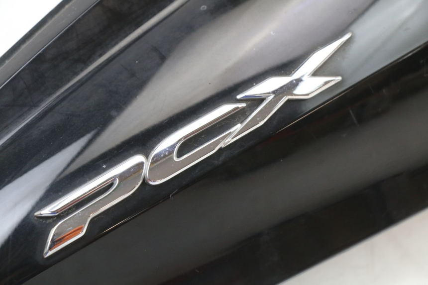 photo de PRAWY TYLNY BOK HONDA PCX (JF28) 125 (2009 - 2011) - Zbliżenie techniczne