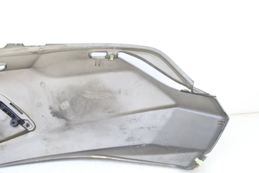 photo de PRAWY TYLNY BOK PEUGEOT SATELIS 125 (2013 - 2018) - Szczegóły charakterystyczne