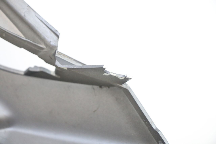 photo de PRAWY TYLNY BOK PEUGEOT SATELIS 125 (2013 - 2018) - Zbliżenie komponentów