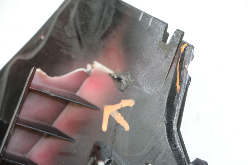 photo de PRAWY TYLNY BOK PEUGEOT SPEEDFIGHT 3 LC 2T 50 (2009 - 2015) - Zoom stanu zużycia