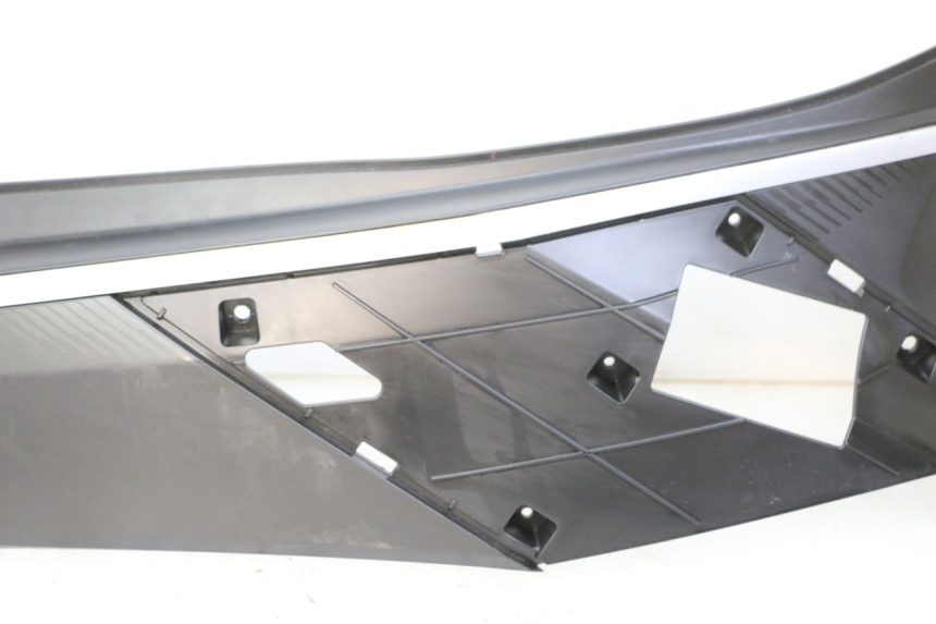 photo de PRAWY TYLNY BOK PEUGEOT TWEET 4T 50 (2023 - 2025) - Szczegóły charakterystyczne