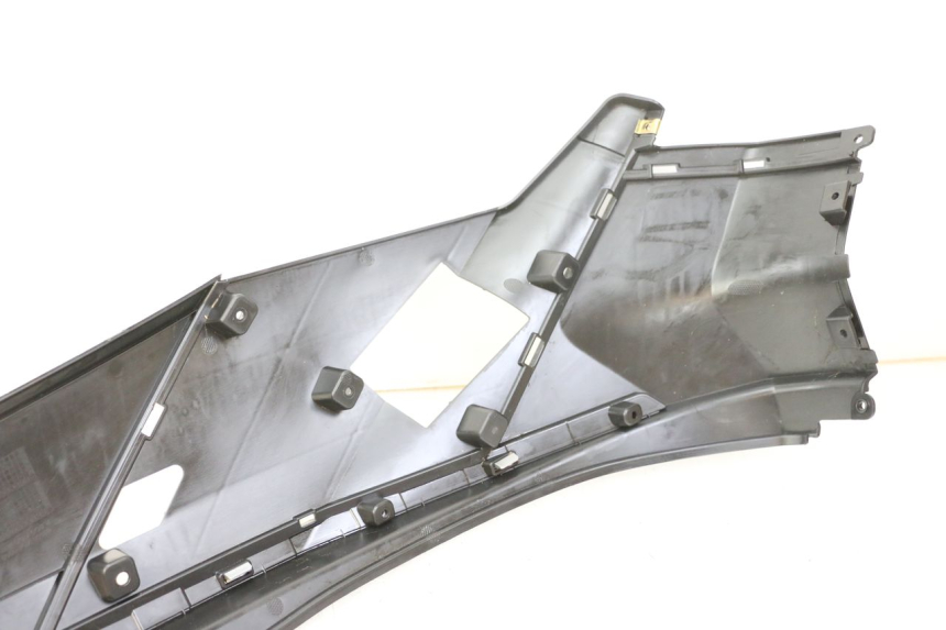 photo de PRAWY TYLNY BOK PEUGEOT TWEET 4T 50 (2023 - 2025) - Zbliżenie techniczne