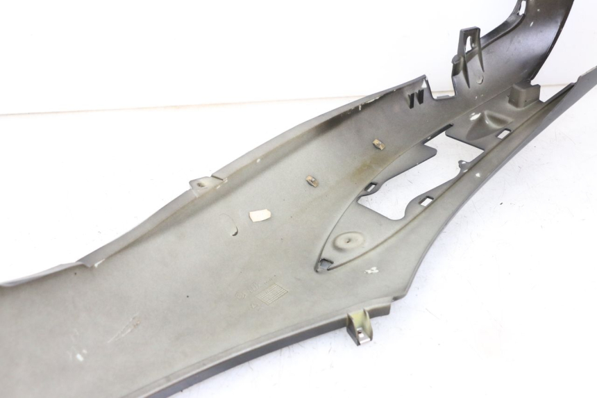 photo de PRAWY TYLNY BOK PIAGGIO BEVERLY 125 (1998 - 2005) - Zoom stanu zużycia