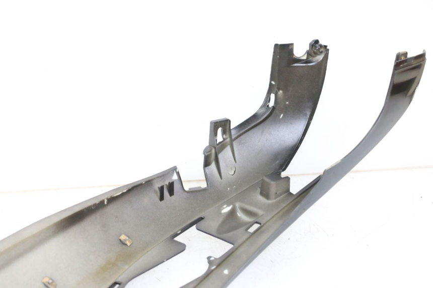 photo de PRAWY TYLNY BOK PIAGGIO BEVERLY 125 (1998 - 2005) - Inny kąt widzenia