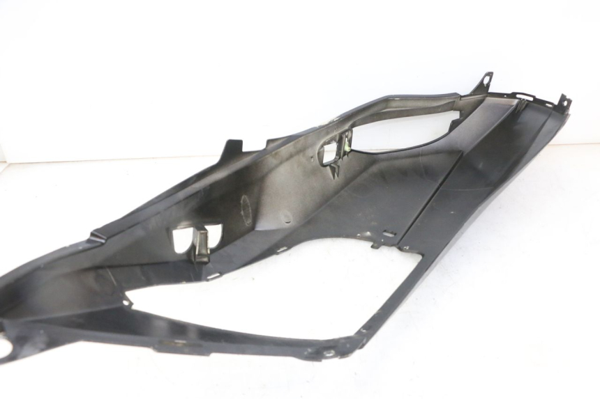 photo de PRAWY TYLNY BOK PEUGEOT SATELIS COMPRESSOR K15 125 (2006 - 2009) - Inny kąt widzenia